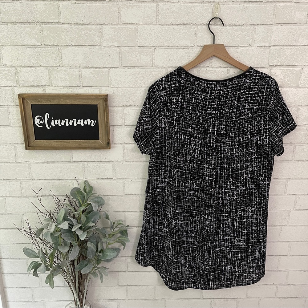 LANE BRYANT Black Spatter Pattern Leather Trim Hi-Low V-Neck Top - Picture 6 of 12